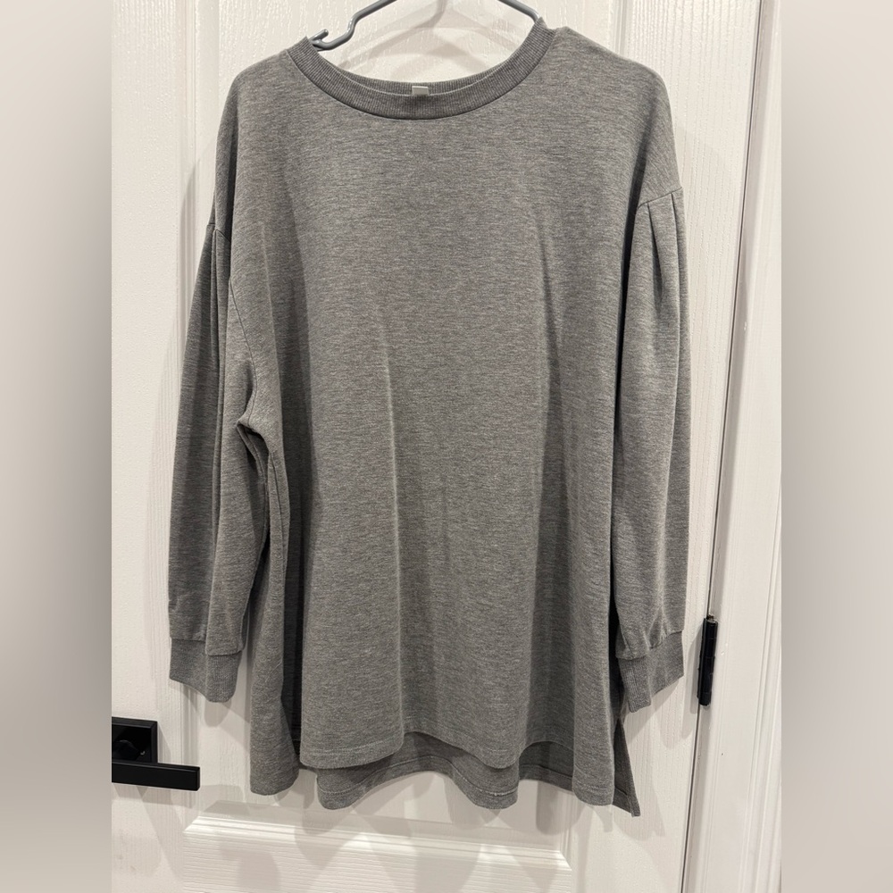 Crown & Ivy Gray Long Sleeve Women's Top